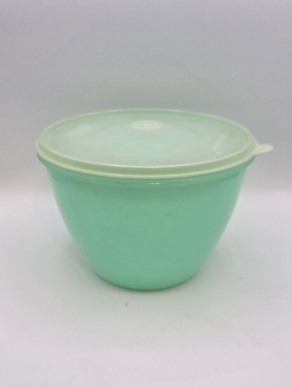 Vintage Tupperware Crisp-it Lettuce Keeper